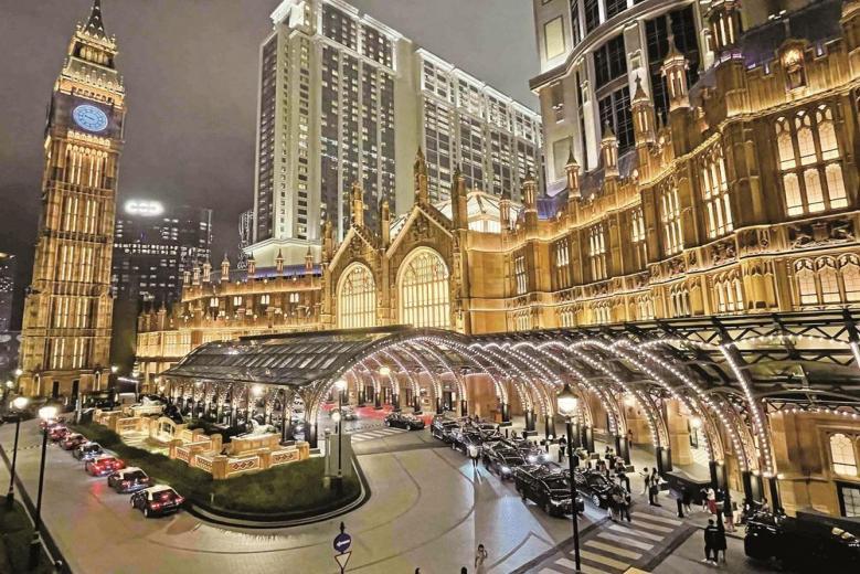 大三巴牌坊、妈祖庙、渔人码头、威尼斯人度假村、车游情侣路、珠海渔女、石景山公园